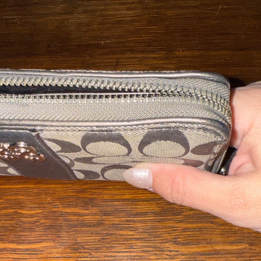 Coach Silver Logo Wallet - Picture 8 of 9